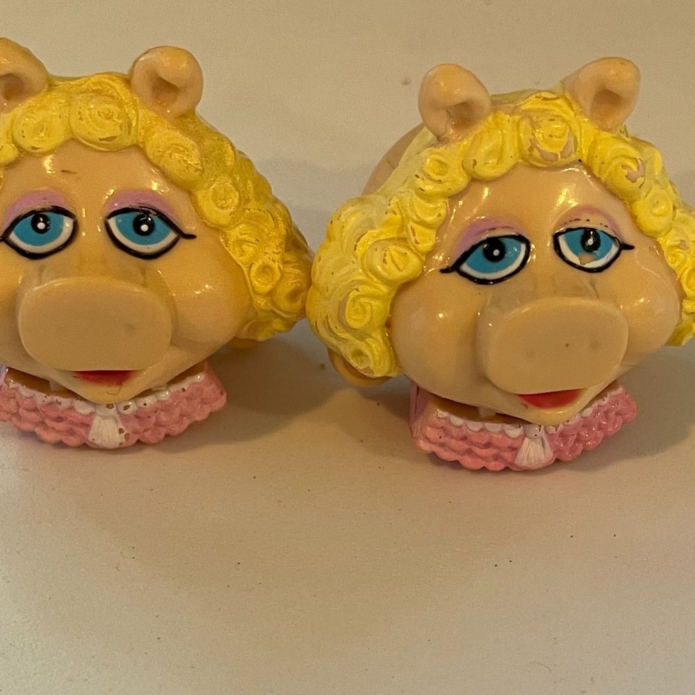 HOST PICK 💕💕📣 🎉 🌺 Miss 🐷 Piggy Shoe Lace Holders muppets